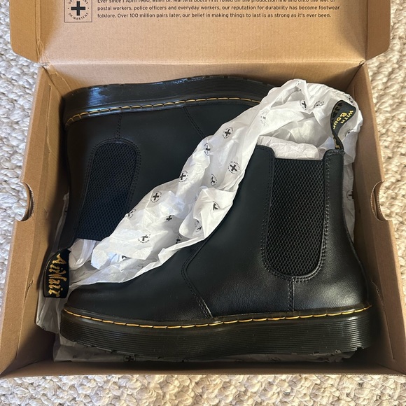 Dr. Marten Dorian Boots - Picture 2 of 7